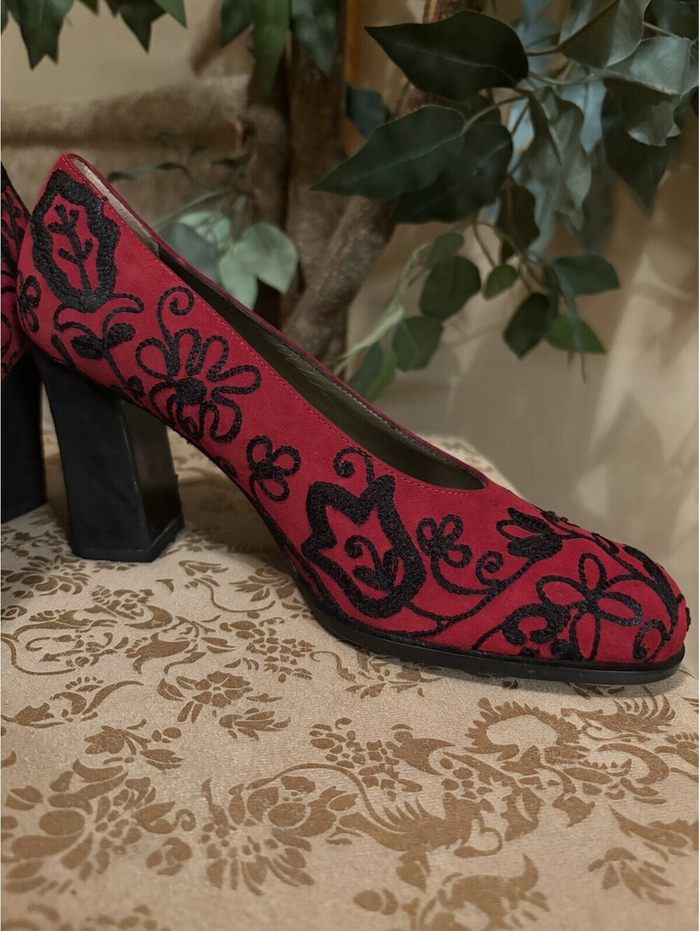 Vintage YSL Yves Saint Laurent Red Embroidery Black On Red Suede Heels Size 8.5 - Picture 5 of 13